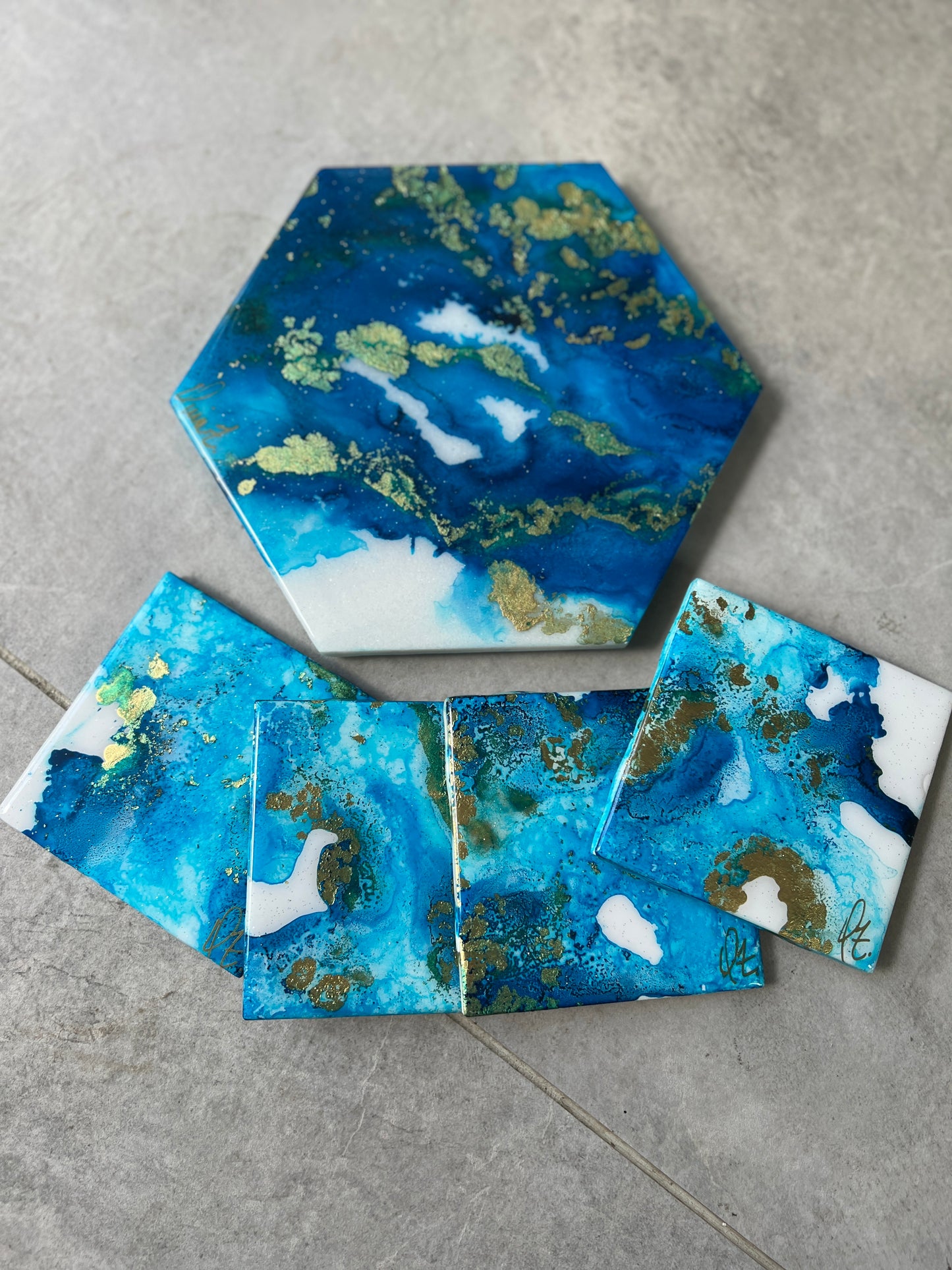 Electric blue hexagon tray with 4 pc coaster set